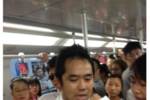 日本男子上海地铁偷拍被抓上演真实版电车之狼