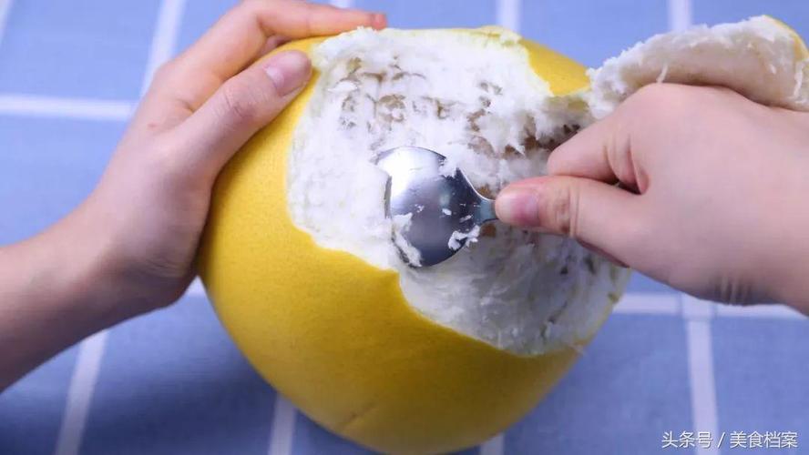 剥柚子皮最正确方便快速的方法,附:剥柚子皮步骤图片展示!