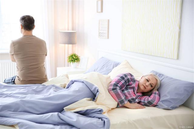 为什么很多中年夫妻分房睡?除了不爱,还有这3个原因