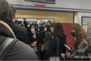 韩国地铁发生大规模人群聚集
