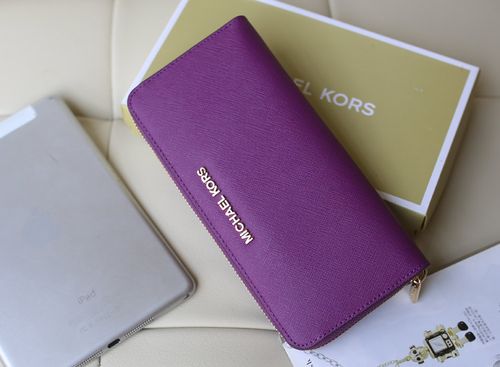 kors;等级:原版皮;材质:进口十字纹牛皮;款式:拉链钱包;颜色:紫色