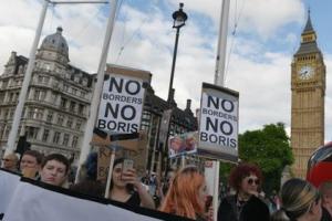 欧洲    在历史性的公投决定脱离欧盟后,英国首都伦敦不少人示威不满