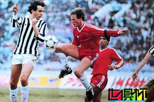 1985年12月8号意大利尤文图斯4:2(点球)击败阿根廷青年人