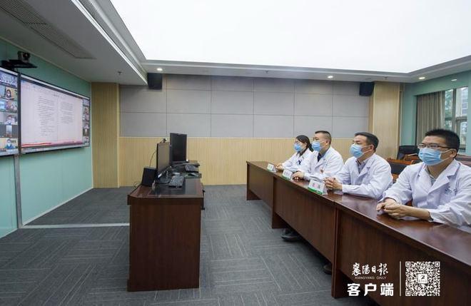 援长春医疗队所接管的五病区主任,襄阳市中心医院严晓娟和六病区主任
