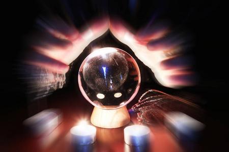 巫师的未来交给透明水晶球占卜算命照片