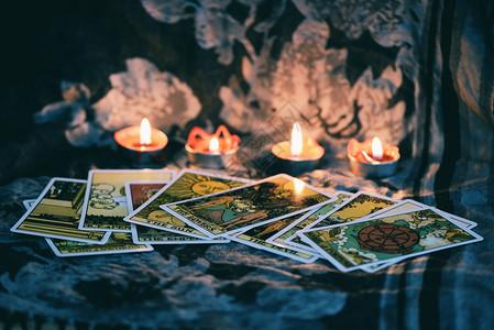 鹿角透视塔罗特卡蜡烛灯黑暗背景用于占星术魔力图解法精神血管镜和