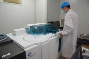 检验科新进利器罗氏e601全自动化学发光免疫分析仪