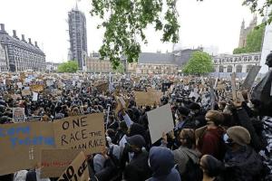 全球数百万人爆发示威游行!英国疫情恐二次爆发_伦敦
