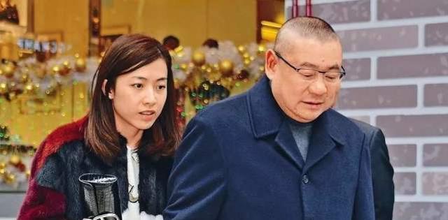 2023年65岁的刘銮雄用3亿换肾肾是女友甘比的母亲捐给的