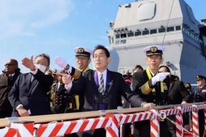 日本首相岸田文雄问美军,中国最新航母