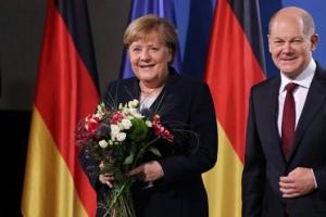 朔尔茨正式当选德国总理默克尔时代落幕今日国际要闻